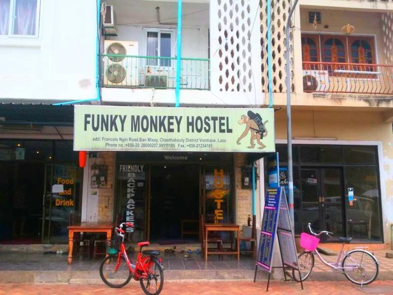 Funky Monkey Hostel Vientiane Buitenkant foto